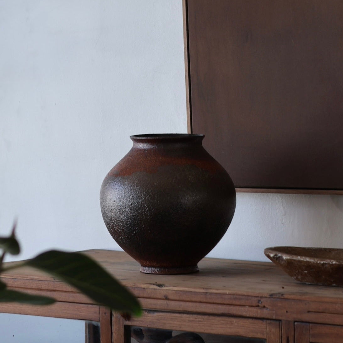 Magma Vase