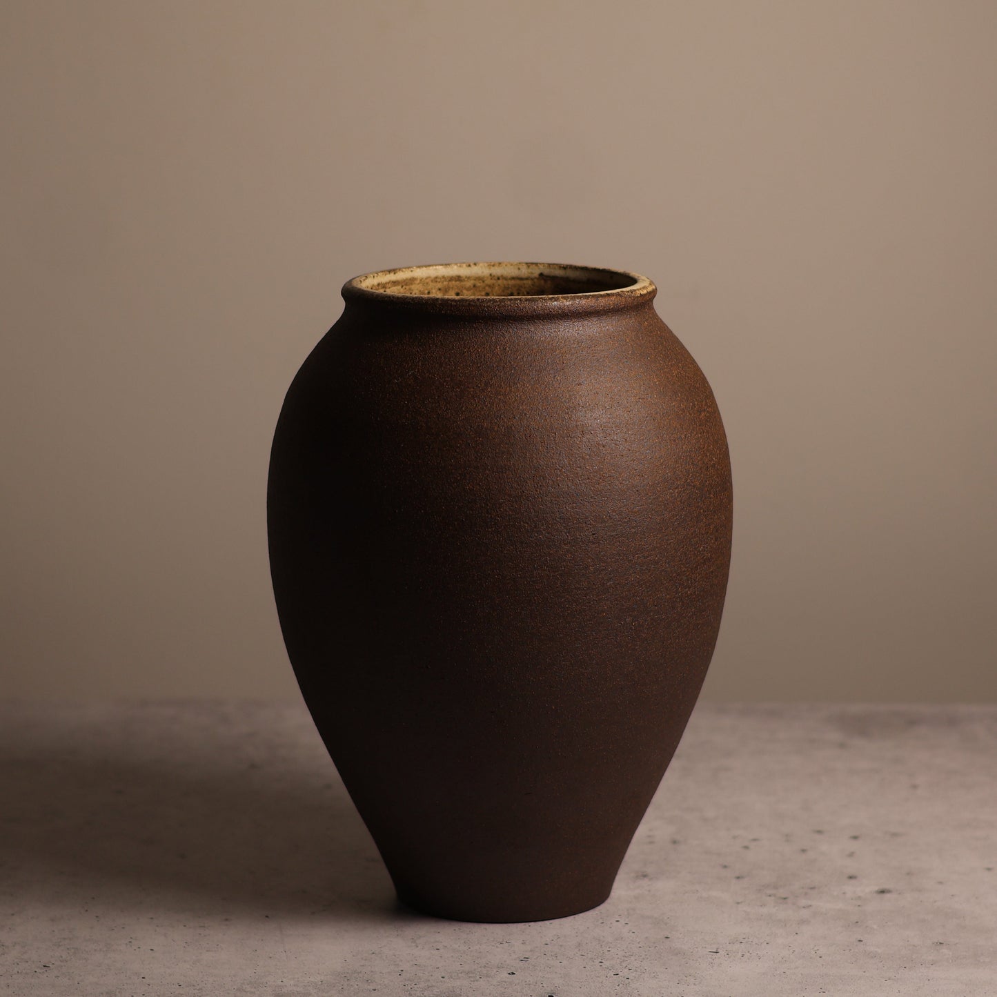 Dark Brown - Vase 1